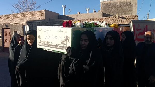حضور شهید گمنام در دبیرستان دخترانه حضرت زینب(س) شهرستان بهاباد