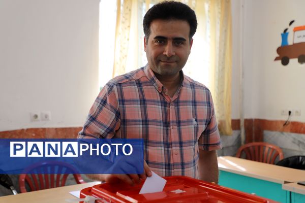 حضور پر شور مردم مشهد در چهاردهمین دوره انتخابات ریاست‌جمهوری 