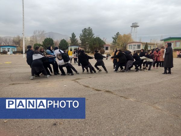 اعزام دانش‌آموزان پردیس به اردوی تمشک