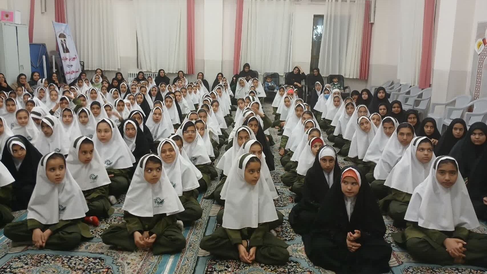 یاد بانوی نور در مدرسه زینب(س) مروست