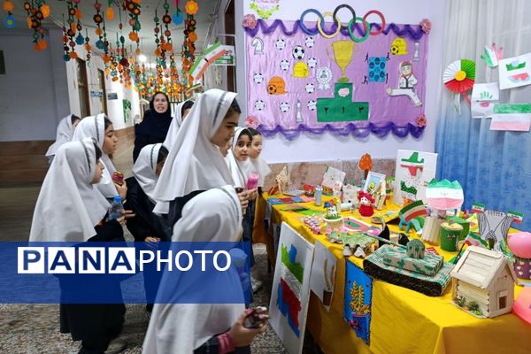  نمایشگاه دستاوردهای انقلاب و روایت‌های فجر در دبستان سمیه شهریار