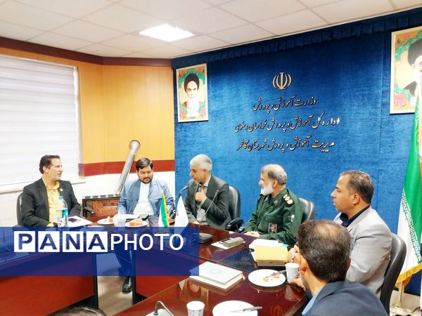 جلسه اعضای شورا و مدیران کانون‌های بسیج فرهنگیان قطب شهیدمدرس