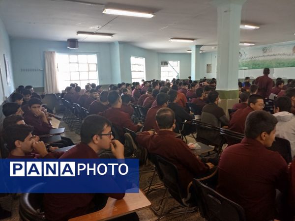 جشن ستارگان و تجلیل از پذیرفته شدگان کنکور ۱۴۰۴ دبیرستان نمونه آیت‌الله خامنه‌ای 