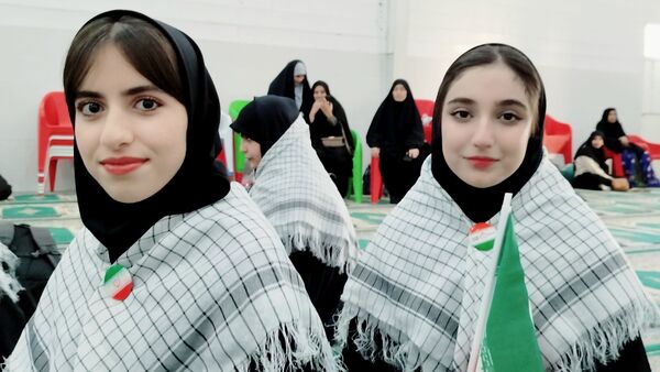 اعزام ۴۰ دانش‌آموز دختر لنده‌ای به مناطق عملیاتی جنوب کشور