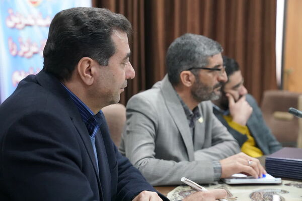 نشست مدیرکل آموزش و‌ پرورش استان اصفهان با نمایندگان شورای دانش‌آموزی و مجلس دانش‌آموزی استان 