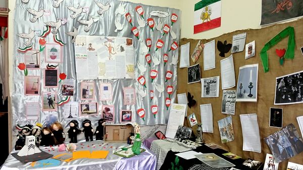 بازدید مدیر ارتباطات اتحادیه انجمن های اسلامی دانش آموزان از نمایشگاه مدرسه انقلاب در قم