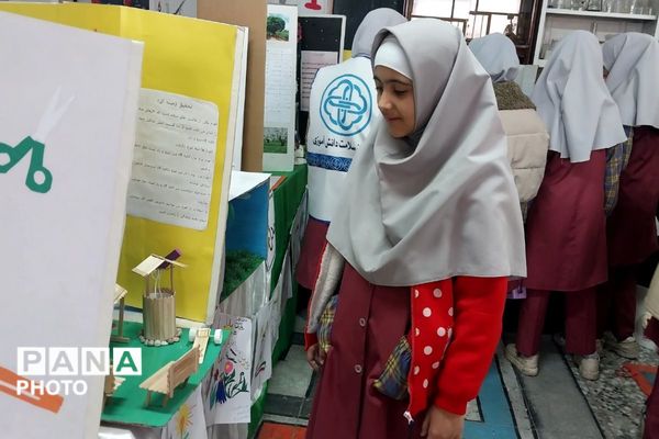 نمایش خلاقیت‌های علمی دانش‌آموزان در نمایشگاه جابر بن حیان مدرسه مهران پیشوا