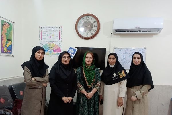 جشن و سرور با نمایش عروسکی و مسابقه در مدرسه شهید ابراهیم تنیده 