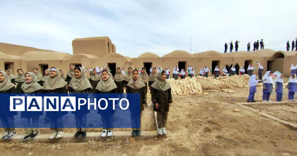 اجرای دلنشین سرود ایرانمون در دل تاریخ کهن قلعه ملکی