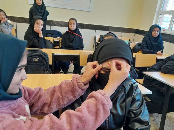 مانور زلزله در دبیرستان مادرمهربان خلیل آباد