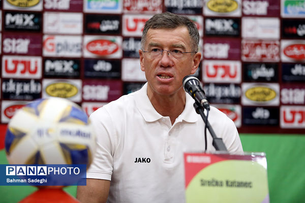 نشست خبری سرمربی تیم های ملی فوتبال ایران و ازبکستان
