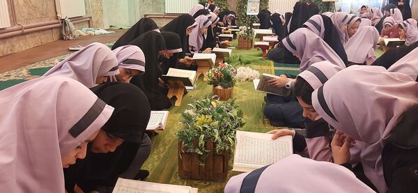 مراسم روز بزرگداشت شهدا در دبستان دخترانه شاهد تحقیقی ناحیه ۶