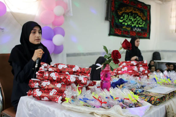 تقدیر از دانش آموزان برتر دبیرستان دخترانه سیداحمد فاتحی یک قم 