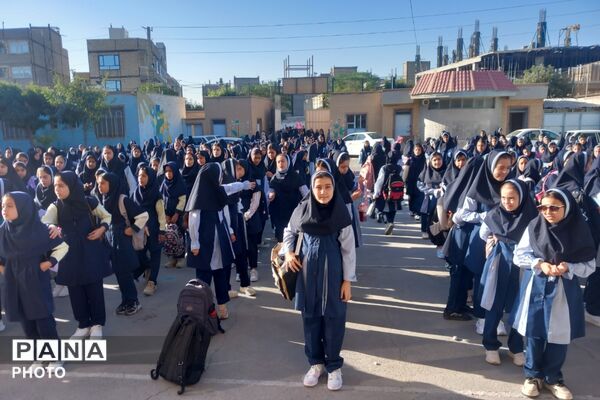 آغاز ماه‌مهر و دیدار مجدد دانش‌آموزان و معلمان در مدرسه عزیزالله پزشکی ۲