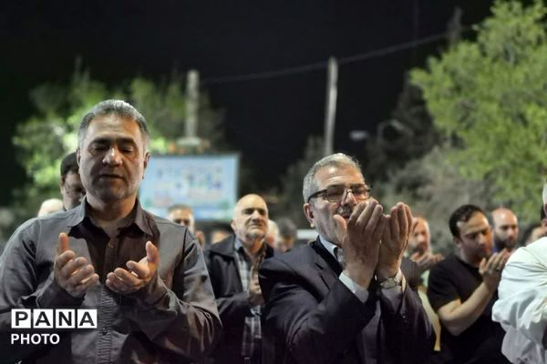 شکوه اقتدار؛ اقامه نماز استغاثه در راهپیمایی شبانه فاز۲ اندیشه 