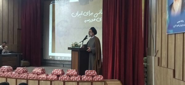  تقدیر از فعالان امور تربیتی به‌مناسبت هفته امور تربیتی در ناحیه 2کرج 