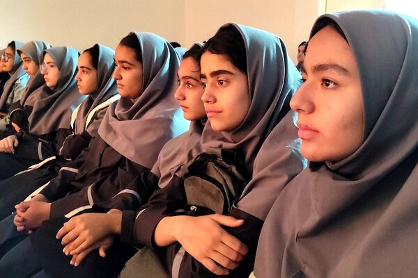 بزرگداشت «مادران چشم به راه»باحضور دانش‌آموزان دبیرستان دخترانه معرفت کهریزک