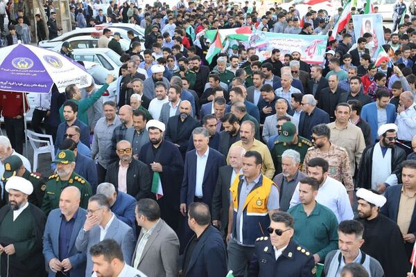 حضور پرشور دانش‌آموزان در راهپیمایی ۱۳آبان منطقه کهریزک 