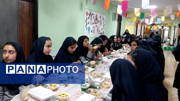 برگزاری محافل انس با قرآن و مراسم افطاری در مدارس شهرستان ملارد 