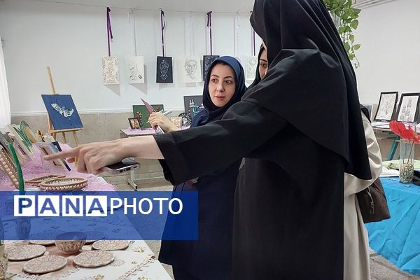 همدلی دانش‌آموزان، اولیاء و معلمان در جشن خلاقیت هنرستان کارآفرینان بهارستان دو