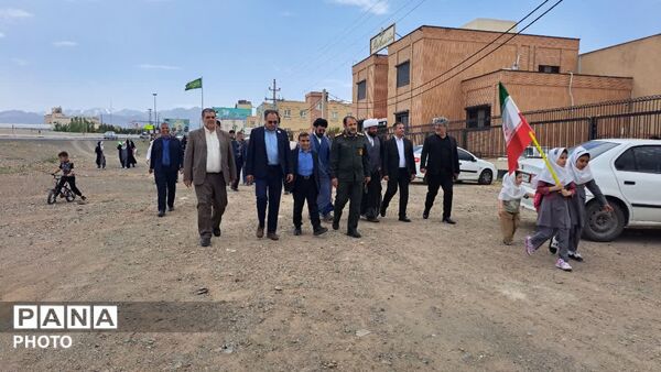 آیین اهتزاز پرچم امام رضا(ع) و رونمایی از دیوارنگاره کودکان میناب در شهر کهک