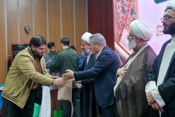 آیین تجلیل از برگزیدگان مسابقات قرآن و عترت بسیج قرچک