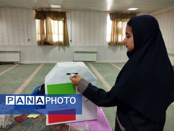 برگزاری انتخابات شورای دانش‌آموزی در مدارس شهرستان بافق