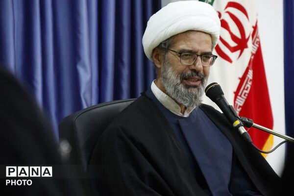 دیدار جمعی از دختران نخبه و برجسته با نماینده ولی فقیه در استان خراسان شمالی