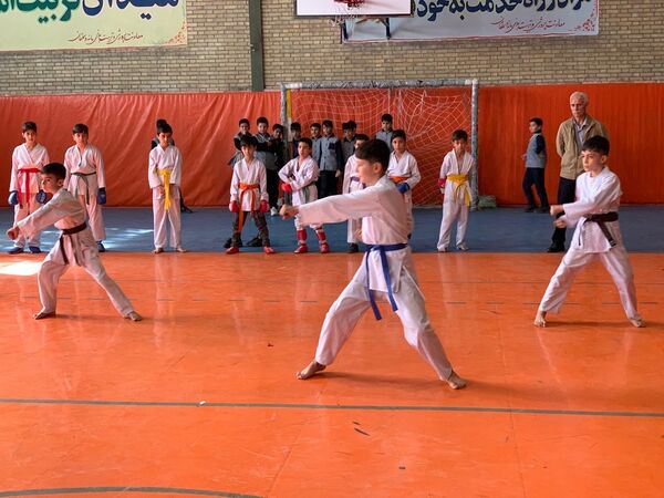 برگزاری فعالیت‌های ورزشی درون مدرسه‌ای در دبستان معلم آشخانه 