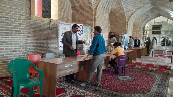 میز خدمت آموزش و پرورش نیشابور در نماز جمعه 