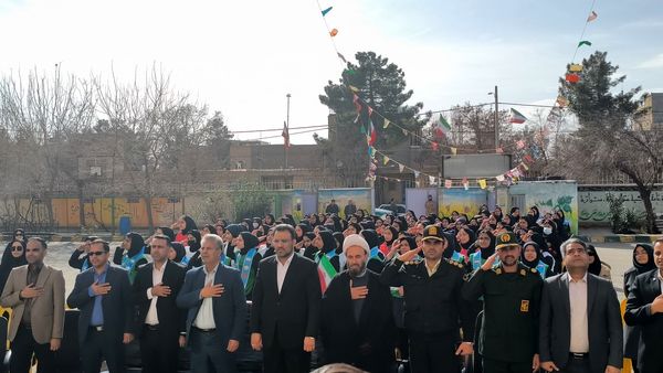 طنین گلبانگ انقلاب در دبیرستان شبانه روزی همای رحمت شهرستان سرخس