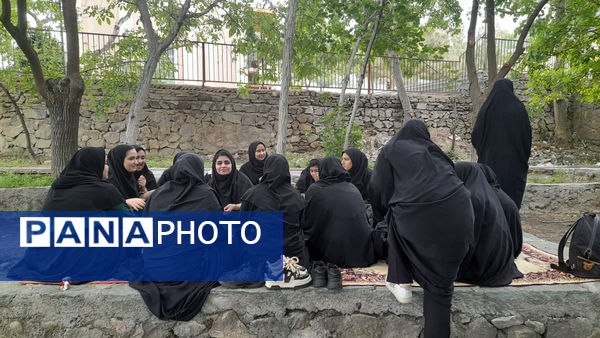 بازدید دانش‌آموزان جعفرآباد از کارگاه گلاب‌گیری روستای «بنابر»