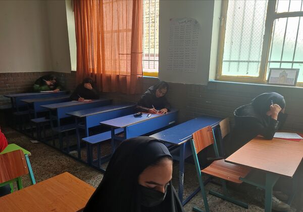 برگزاری امتحان نوبت اول در دبیرستان دخترانه میثاق