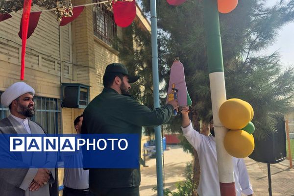 نواختن زنگ بازگشایی مدارس در دبستان علی بن ابیطالب(ع) باقرشهر