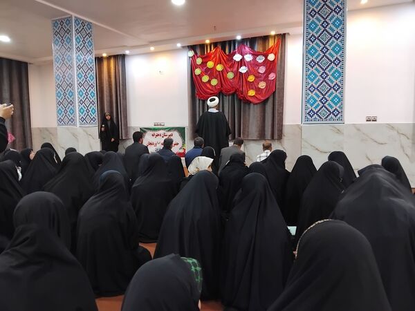 جزء خوانی‌ و ضیافت‌افطاری در‌ مدرسه حضرت خدیجه(س) شهر‌ وردنجان