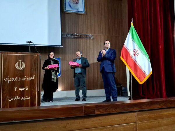 انتخابات اعضای انجمن اولیا و مربیان دبیرستان دخترانه انقلاب ناحیه دو