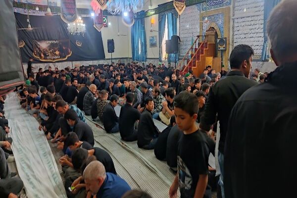 مراسم عزاداری و زنجیرزنی هیئات مذهبی شهر بار در روز تاسوعا حسینی 