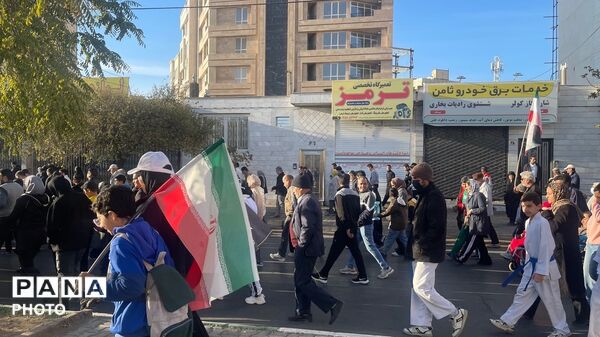 جلوه‌هایی از نشاط و همبستگی خانواده‌های مشهدی در همایش بزرگ پیاده روی