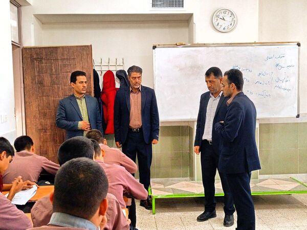 آزمون سنجش در دبیرستان میثاق 