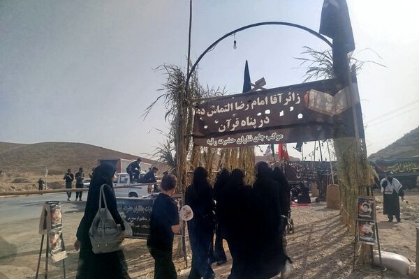 پیاده روی زائران وعاشقان امام علی بن موسی الرضا"ع"از مسیرباغچه تاتپه سلام