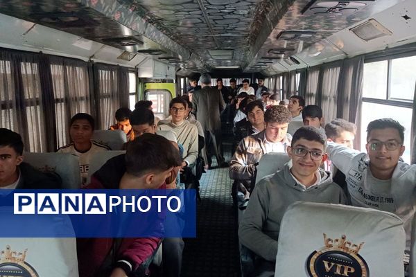 بازدید دانش‌آموزان دبیرستان شهدای علم‌ و فناوری بهارستان دو از دانشکده دندانپزشکی تهران 