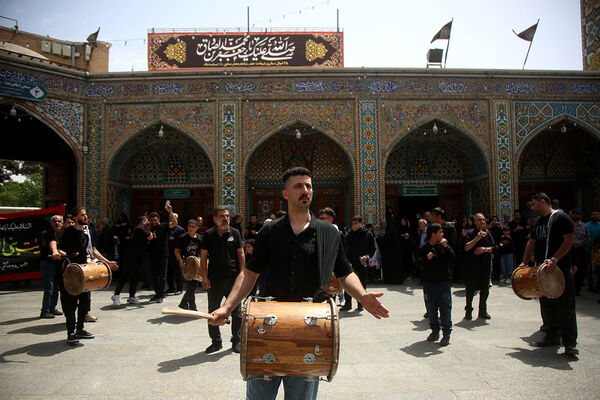 حضور دسته‌عزاداری سالروز شهادت امام جعفر صادق(ع) در حرم حضرت معصومه(س)