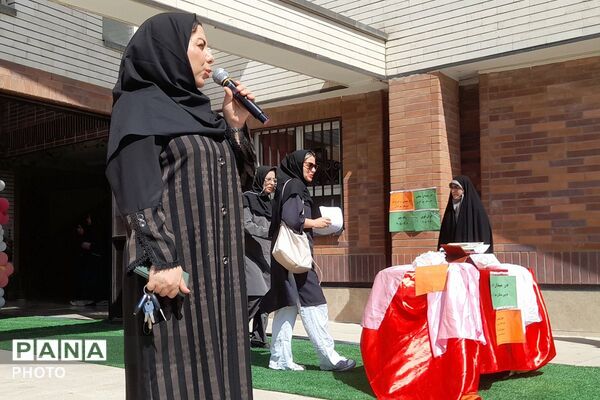 آغاز سال تحصیلی در دبیرستان مهرآفرین با شور و نشاط دانش‌آموزان
