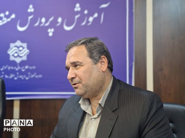 آیین تقدیر از دانش آموز خبرنگاران منطقه ۱۰ تهران 