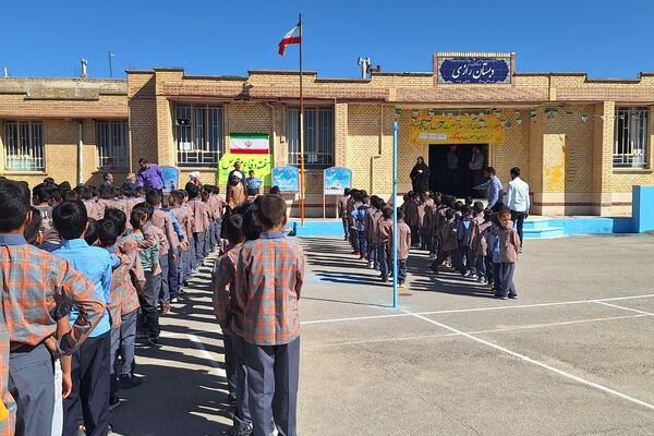 نواختن زنگ مهر در مدارس شهر ایزدخواست