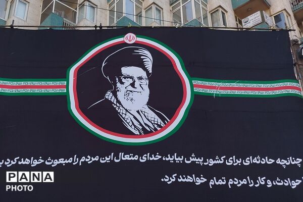 حضور اقشار مختلف مردم تهران در اربعین رهبر شهید انقلاب اسلامی 