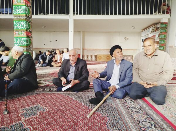 جلسه هادی هاشمی‌نیا با اهالی محله ده‌محسن؛ تأکید بر رفع مشکلات زیرساختی و خدمات شهری