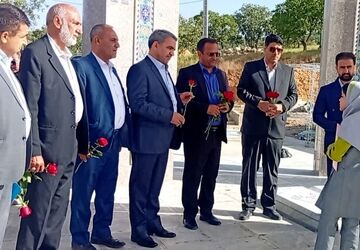 تجدید میثاق معاون وزیر و رئیس سازمان مدارس غیردولتی و مشارکت‌های مردمی وزارت آموزش و پرورش با شهدای گمنام در یاسوج