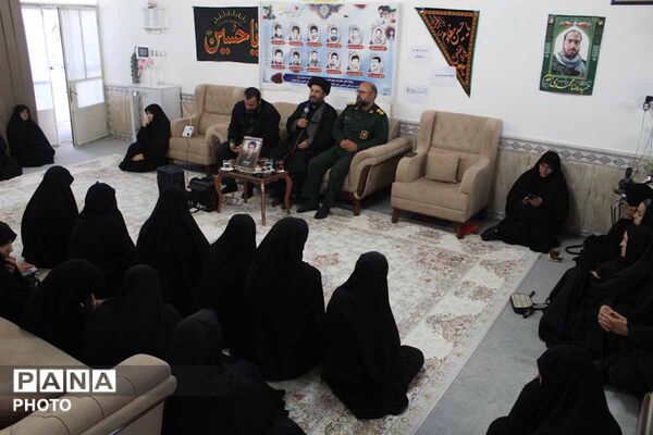  یادواره شهدای خانگی در منزل خواهر شهید والامقام علیرضا فخرانی