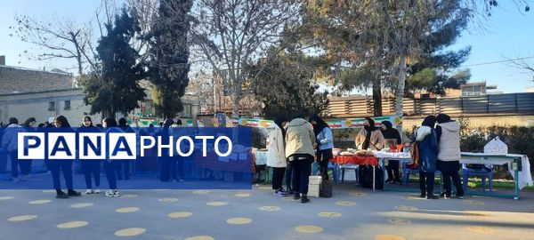 برپایی بازارچه هنرهای دستی در هنرستان ثمین